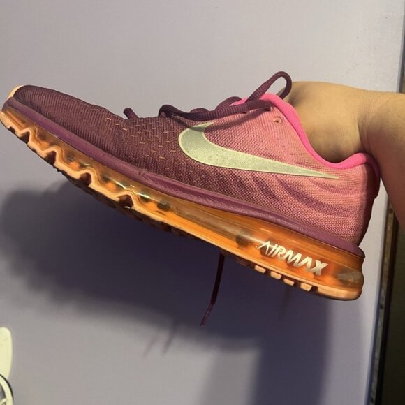 Women’s Size 10 Nike Air max Running Shoes - Picture 1 of 6